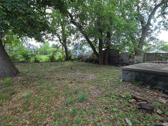 9372 Jameson Street, Detroit, MI 48214