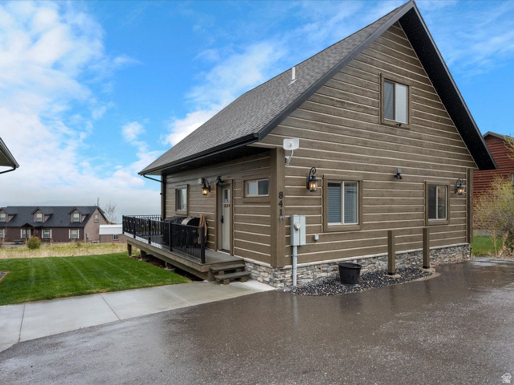 Image 3 of property listing at 841 N TRAPPER CIR, Garden City, UT 84028