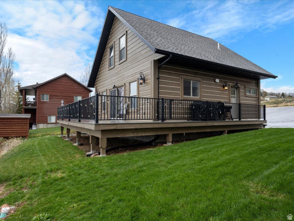 Image 4 of property listing at 841 N TRAPPER CIR, Garden City, UT 84028