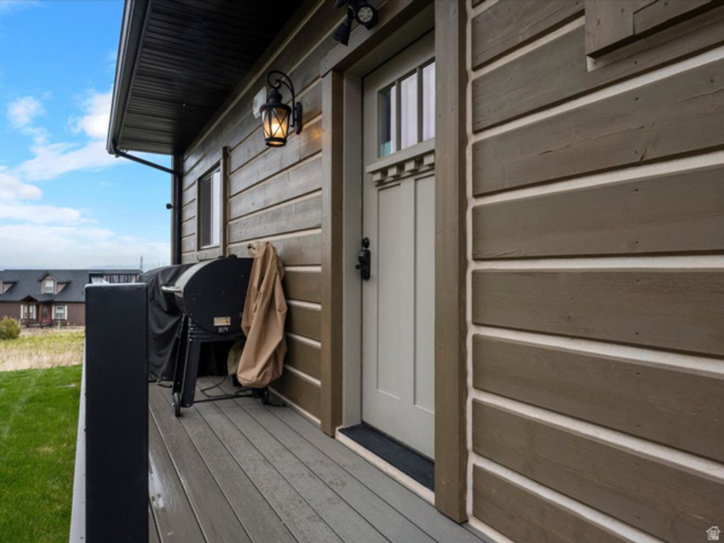 Image 6 of property listing at 841 N TRAPPER CIR, Garden City, UT 84028