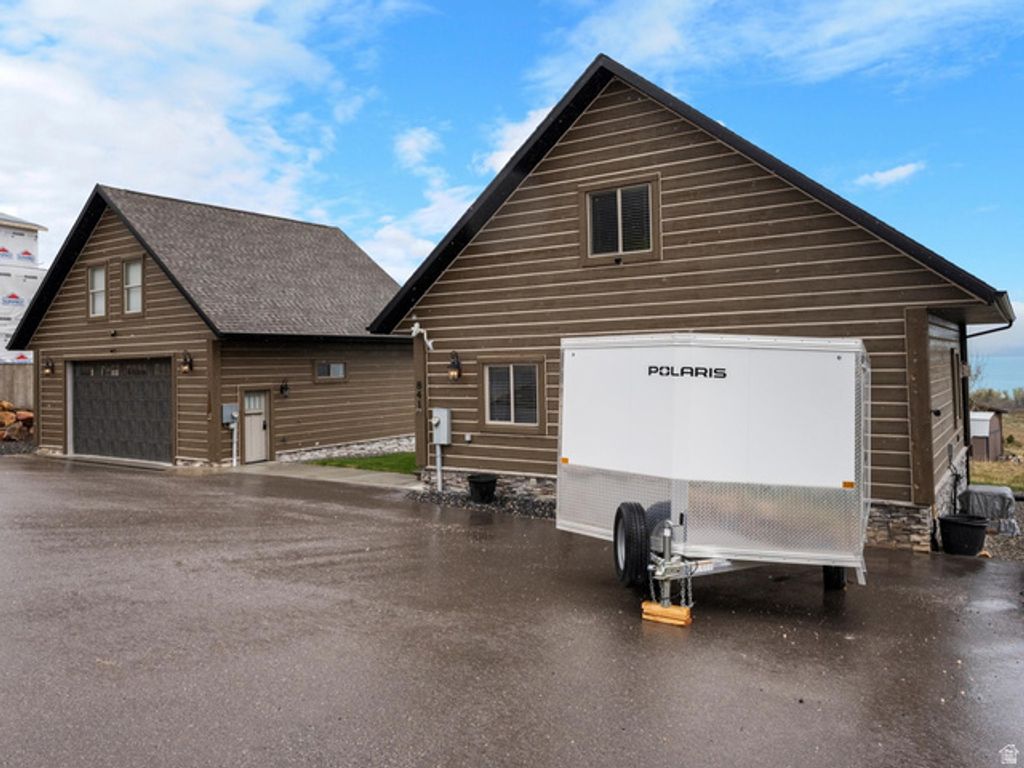 Image 9 of property listing at 841 N TRAPPER CIR, Garden City, UT 84028