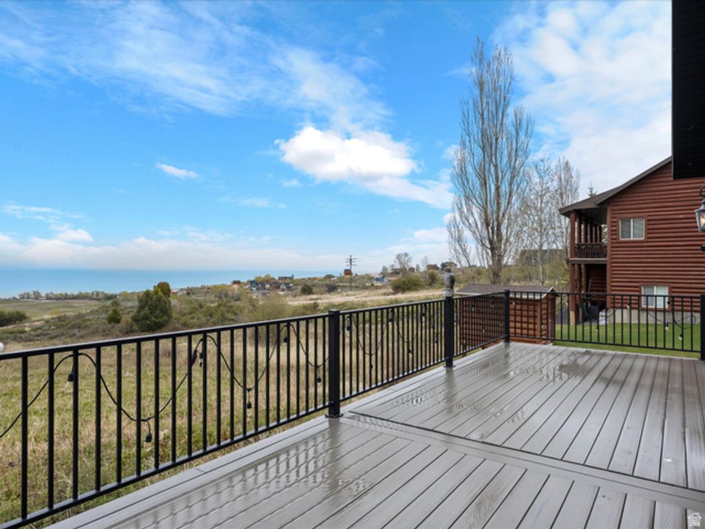 Image 10 of property listing at 841 N TRAPPER CIR, Garden City, UT 84028