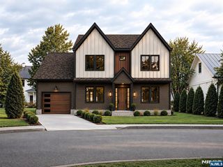 193 Oak Lane, New Milford, NJ 07646
