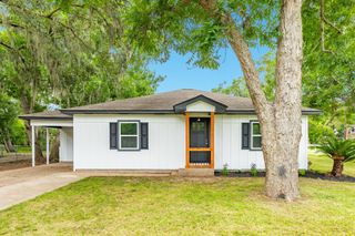 207 Stockman Street, Sweeny, TX 77480