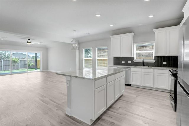 115 Red Oak PL, Bastrop, TX 78602