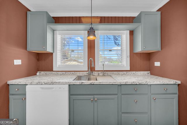 288 S Broad Street, Toccoa, GA 30577