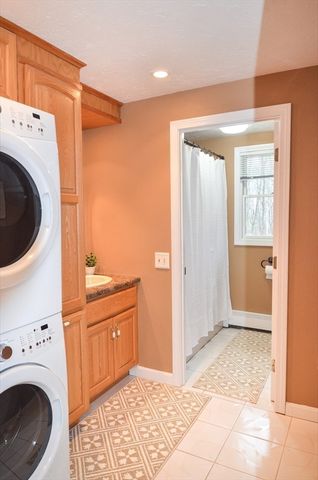 39 Cypress Ave, Shrewsbury, MA 01545