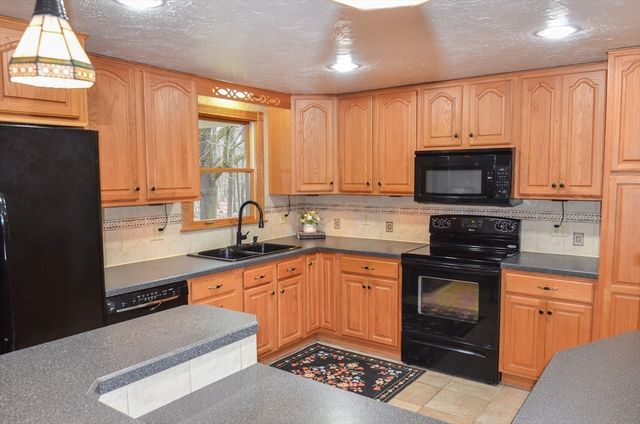 39 Cypress Ave, Shrewsbury, MA 01545