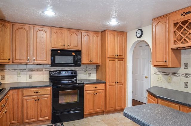 39 Cypress Ave, Shrewsbury, MA 01545