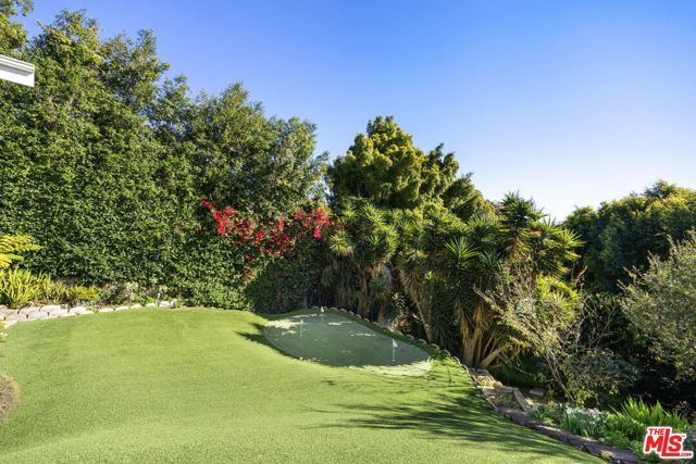 11215 W Sunset Boulevard, Los Angeles, CA 90049