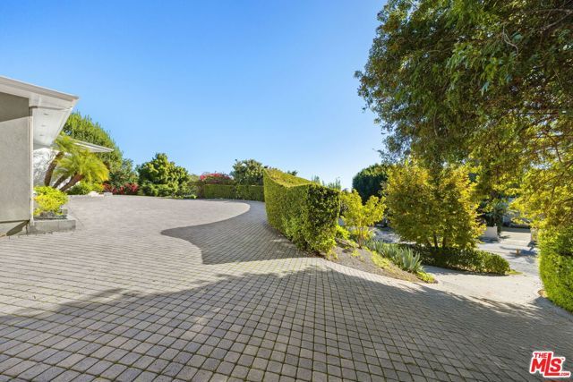 11215 W Sunset Boulevard, Los Angeles, CA 90049