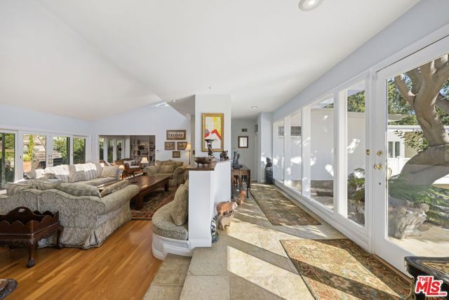 11215 W Sunset Boulevard, Los Angeles, CA 90049