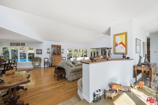 11215 W Sunset Boulevard, Los Angeles, CA 90049