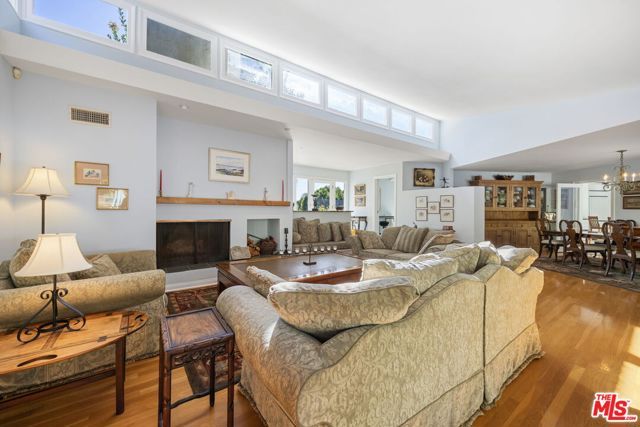 11215 W Sunset Boulevard, Los Angeles, CA 90049