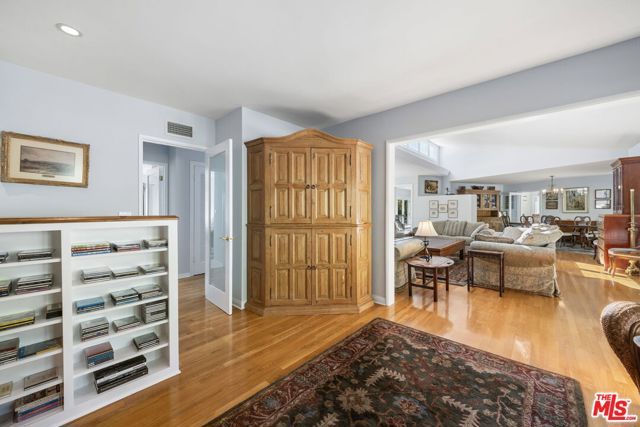 11215 W Sunset Boulevard, Los Angeles, CA 90049
