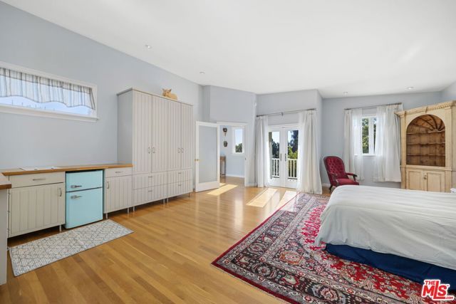 11215 W Sunset Boulevard, Los Angeles, CA 90049