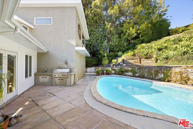 11215 W Sunset Boulevard, Los Angeles, CA 90049