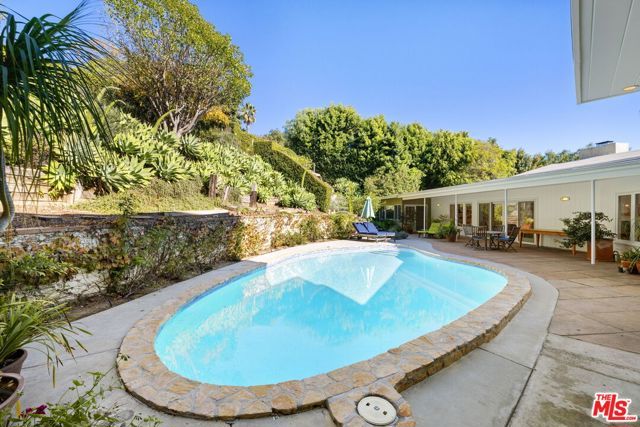 11215 W Sunset Boulevard, Los Angeles, CA 90049