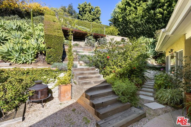 11215 W Sunset Boulevard, Los Angeles, CA 90049