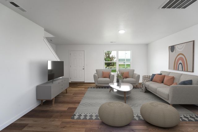 1718 N Boxwood Drive, Brookline, MO 65619