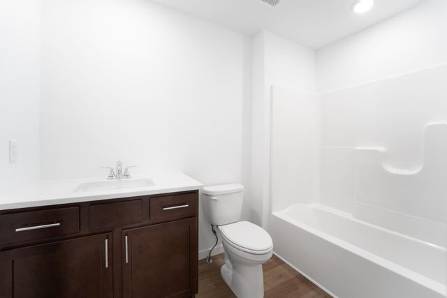 1718 N Boxwood Drive, Brookline, MO 65619