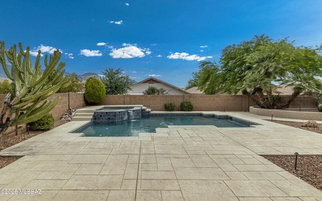 2196 E Rio Vistoso Lane, Oro Valley, AZ 85755