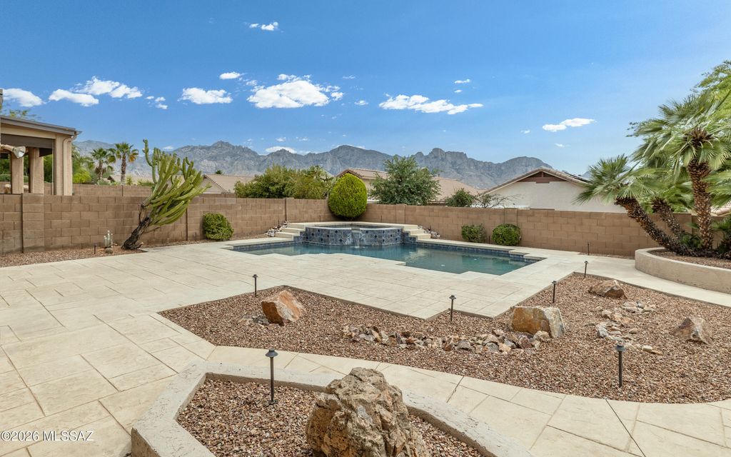 2196 E Rio Vistoso Lane, Oro Valley, AZ 85755