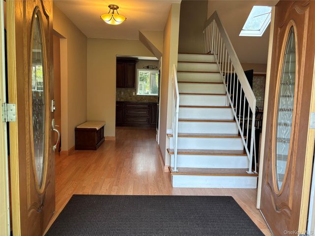 15 Sandy Court, Lake Grove, NY 11755