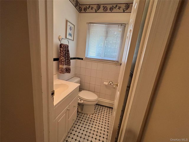 15 Sandy Court, Lake Grove, NY 11755