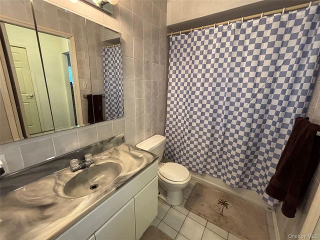 15 Sandy Court, Lake Grove, NY 11755