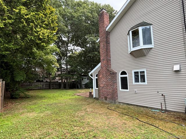 15 Sandy Court, Lake Grove, NY 11755