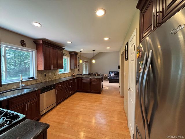 15 Sandy Court, Lake Grove, NY 11755