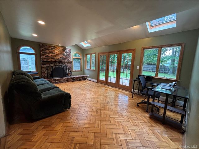 15 Sandy Court, Lake Grove, NY 11755