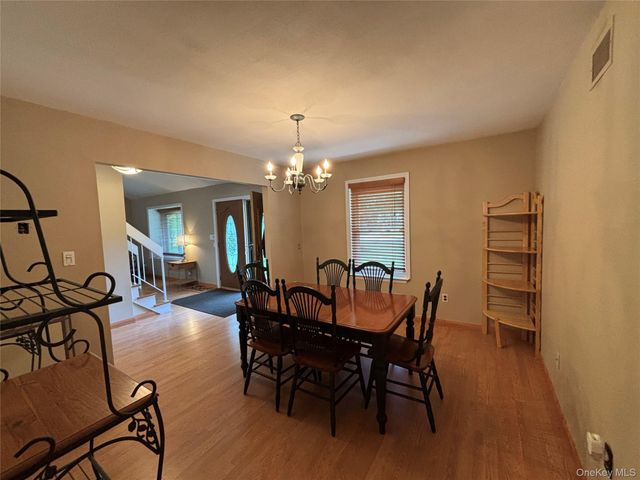 15 Sandy Court, Lake Grove, NY 11755