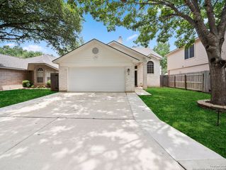6 Pembroke CT, San Antonio, TX 78240