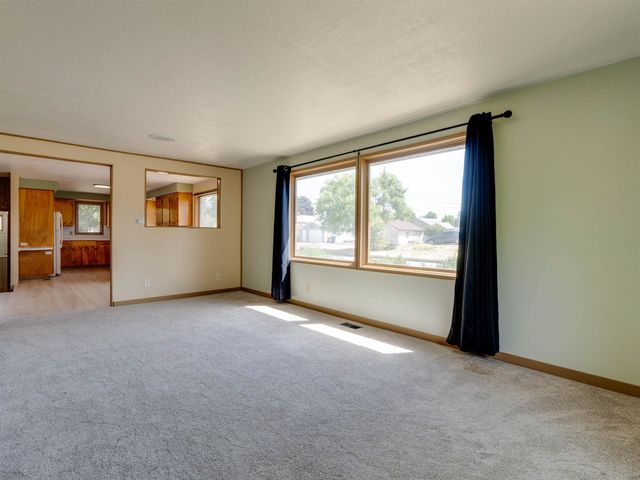 2604 W Crown Ave, Spokane, WA 99205