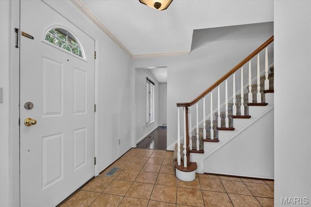 689 Henry Avenue, Ballwin, MO 63011