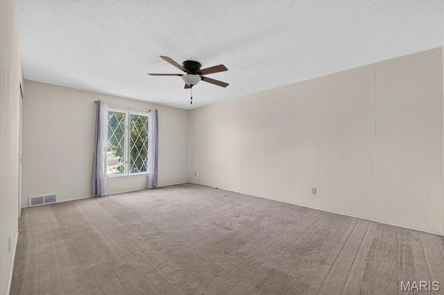 689 Henry Avenue, Ballwin, MO 63011