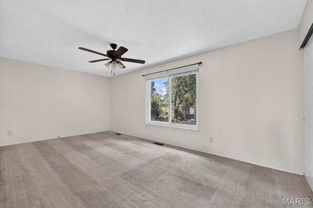 689 Henry Avenue, Ballwin, MO 63011
