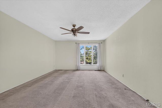 689 Henry Avenue, Ballwin, MO 63011