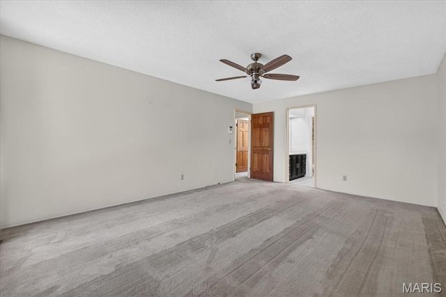 689 Henry Avenue, Ballwin, MO 63011