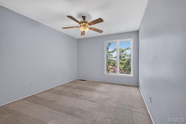 689 Henry Avenue, Ballwin, MO 63011