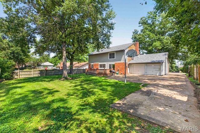 689 Henry Avenue, Ballwin, MO 63011