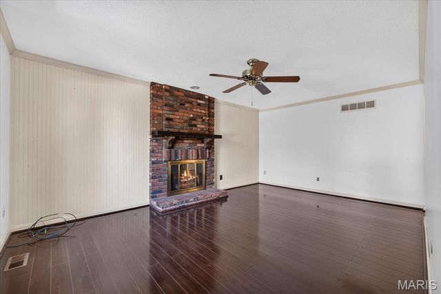 689 Henry Avenue, Ballwin, MO 63011