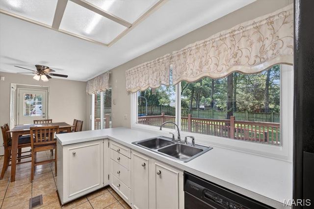 689 Henry Avenue, Ballwin, MO 63011