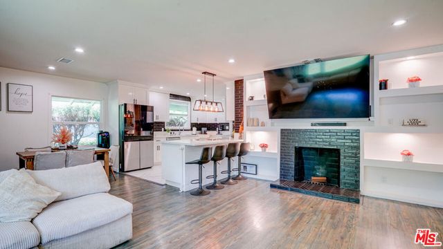 3807 W Clark Avenue, Burbank, CA 91505