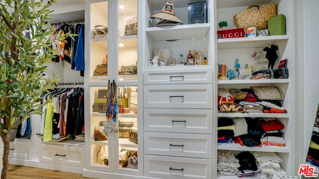 3807 W Clark Avenue, Burbank, CA 91505