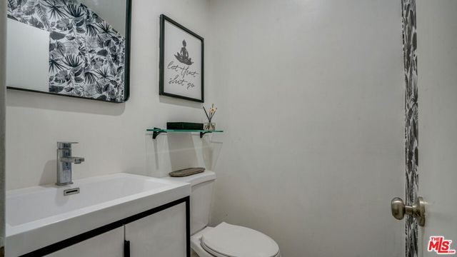 3807 W Clark Avenue, Burbank, CA 91505