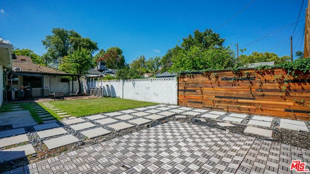 3807 W Clark Avenue, Burbank, CA 91505