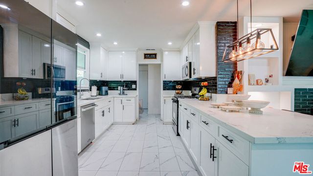 3807 W Clark Avenue, Burbank, CA 91505